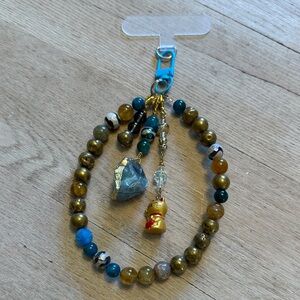 HOMEMADE BY DEE | “Lucky Cat” Phone Charm Bracelet